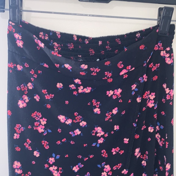 Express Black Floral Wrap Flowy Maxi Skirt XS - Picture 7 of 7